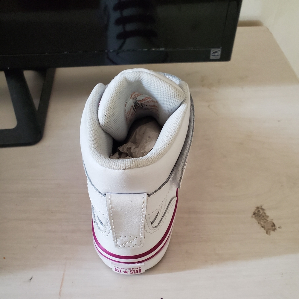 New Single right Converse size 13 girls amputee